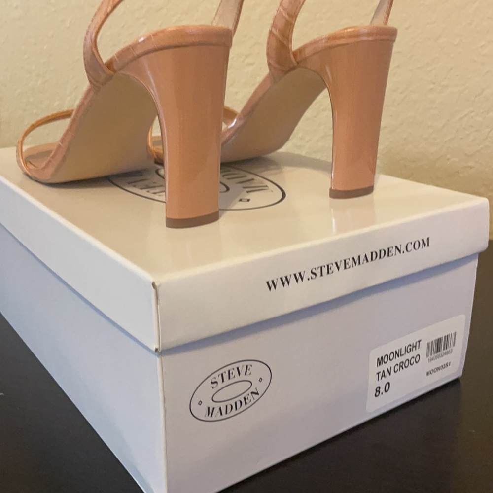 Heels - Picture 3 of 3